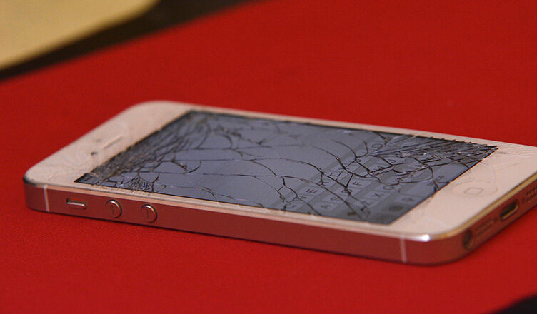 uszkodzony iPhone
